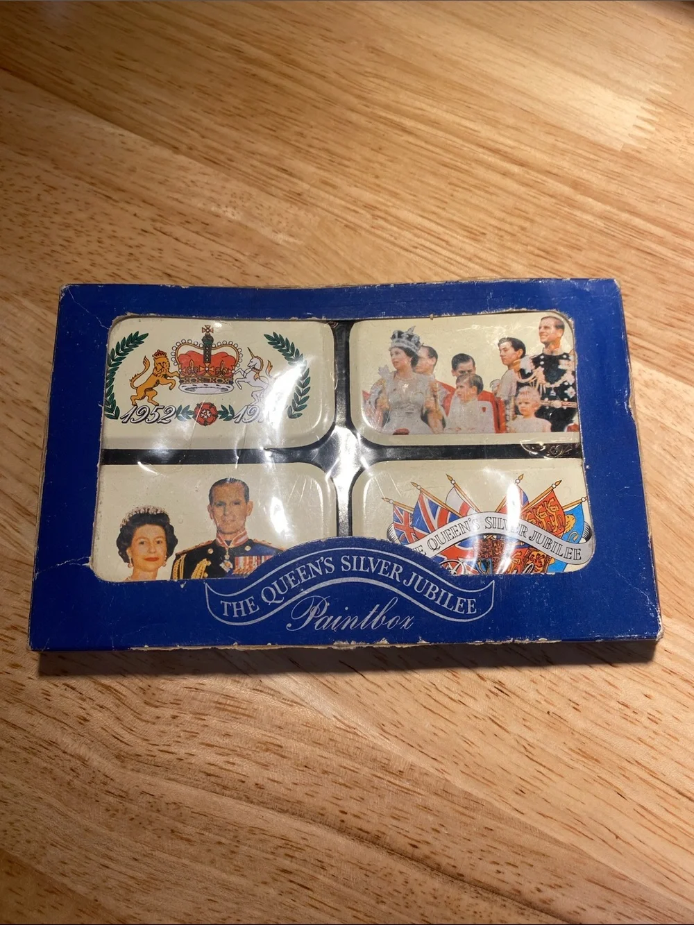 Vintage Silver Jubilee Reeves Paintbox UK